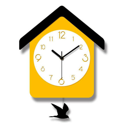 Orologio a pendolo giallo a casetta