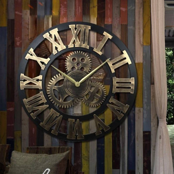 Orologio da parete grande con ingranaggi