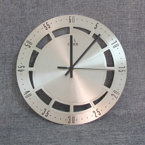 Orologio da parete minimal in metallo