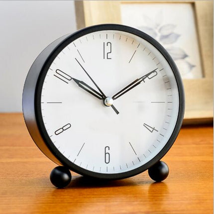 Sveglia da comodino analogica e silenziosa