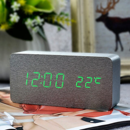 Sveglia digitale classica effetto legno
