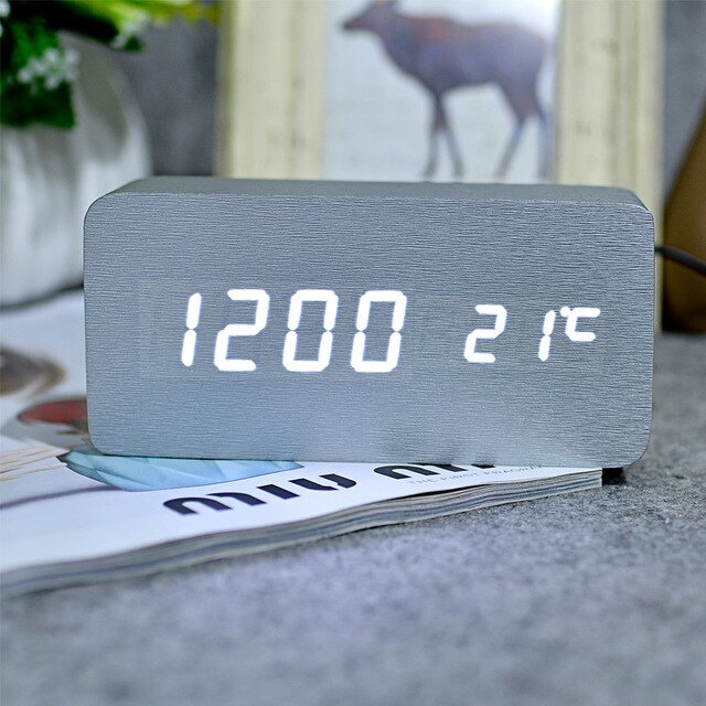 Sveglia digitale classica effetto legno