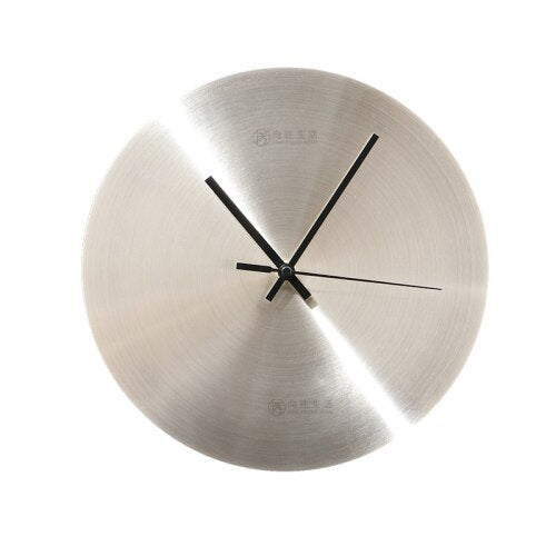 Orologio da parete minimal in metallo