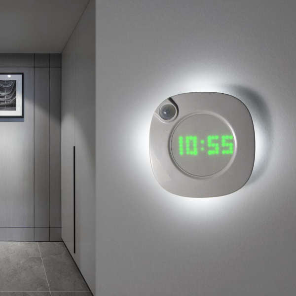Orologio digitale con sensore di movimento
