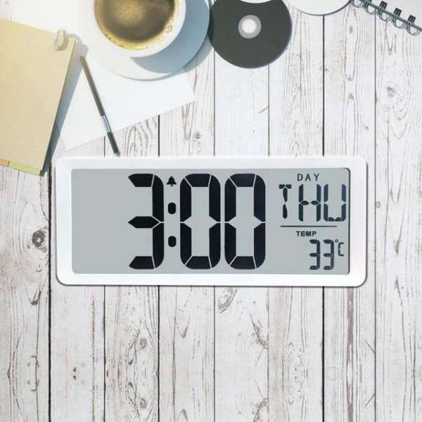 Sveglia digitale con data e giorno