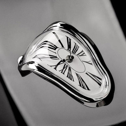 Orologio da mensola stile Dalì sciolto