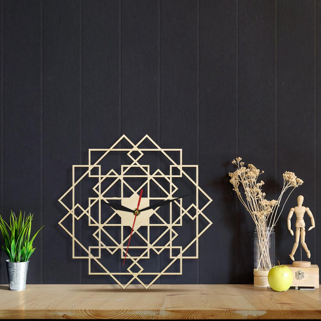 Orologio da parete geometrico in legno traforato