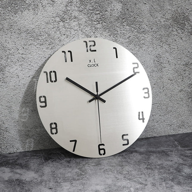 Orologio da parete moderno in metallo