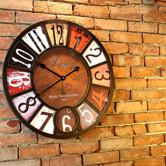 Orologio da parete vintage con farfalla