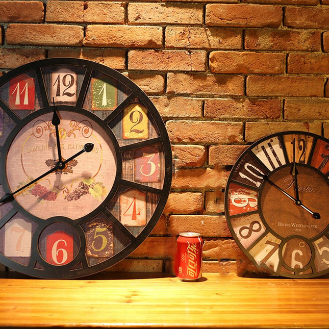 Orologio da parete vintage con farfalla