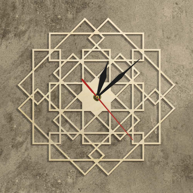Orologio da parete geometrico in legno traforato