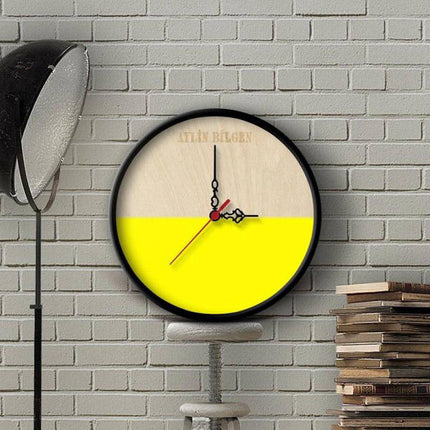 Orologio da parete bicolore giallo e legno