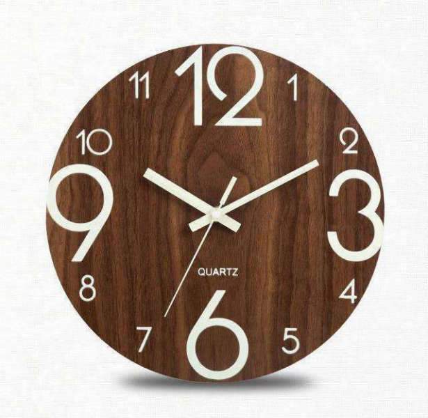 Orologio parete legno luminoso al buio