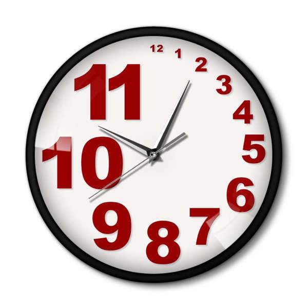 Orologio da parete moderno con grandi numeri
