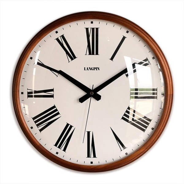 Orologio classico da muro con vetro